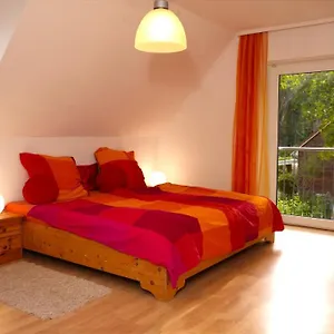 3 Schlafzimmer 8 Gaste Ruhig 110qm Nahe Flughafen Apartment