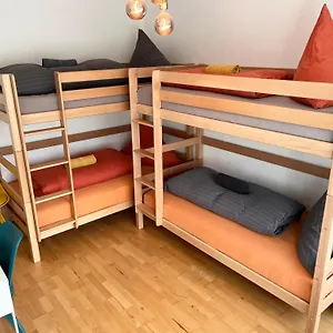 Privatunterkunft Gemütliches / Garten / In Geteilten Haus / Nahe Zentrum